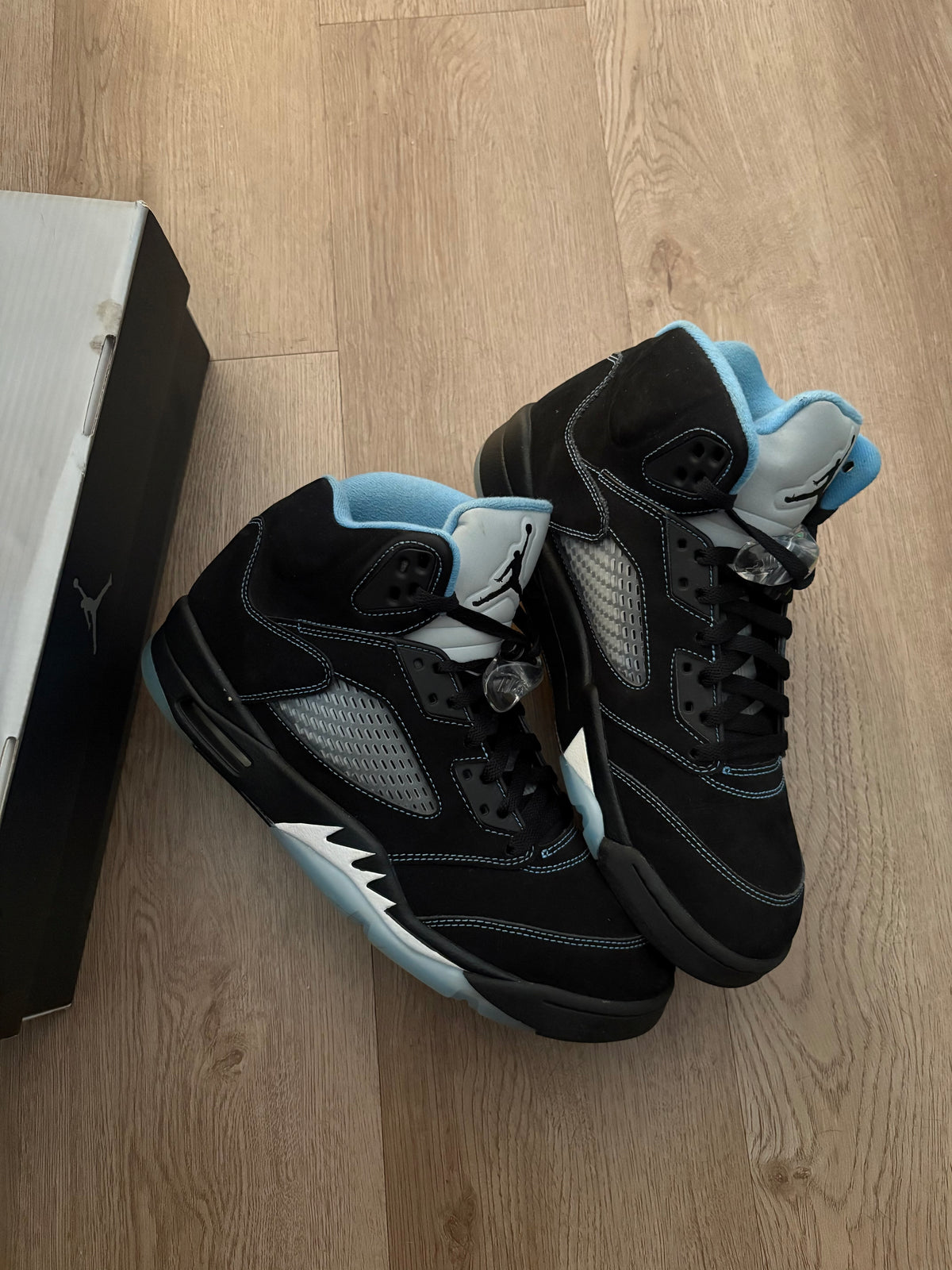 Size 10.5 - Jordan 5 Retro Black University Blue